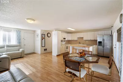 821 NE 108th Ave, Vancouver, WA 98664 - Photo 6