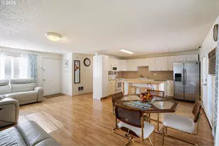 821 NE 108th Ave, Vancouver, WA 98664 - Photo 6