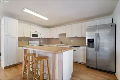 821 NE 108th Ave, Vancouver, WA 98664 - Photo 12