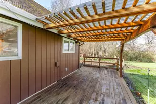 200 Sierra Dr, Eagle Point, OR 97524 - Photo 4