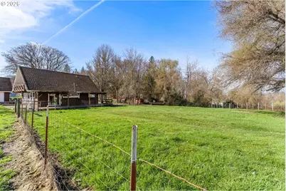 200 Sierra Dr, Eagle Point, OR 97524 - Photo 6