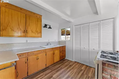 200 Sierra Dr, Eagle Point, OR 97524 - Photo 14