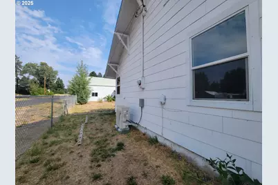 201 N 1st St, Glenwood, WA 98619 - Photo 4