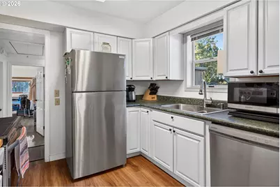 16523 SE Clinton St, Portland, OR 97236 - Photo 12