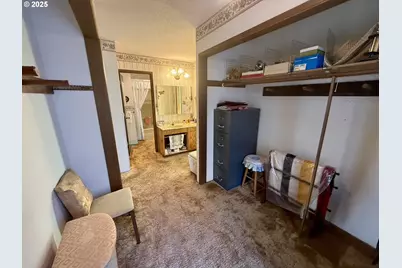 159 NE Lombardy Dr, Roseburg, OR 97470 - Photo 14