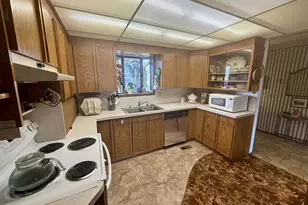 159 NE Lombardy Dr, Roseburg, OR 97470 - Photo 8