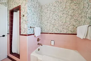 8195 SW Canyon Ln, Portland, OR 97210 - Photo 20