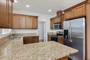 4489 SE Hillyard Ct, Gresham, OR 97080 - Photo 8