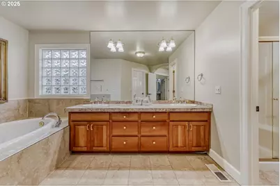 9818 SE Clatsop St, Portland, OR 97266 - Photo 16