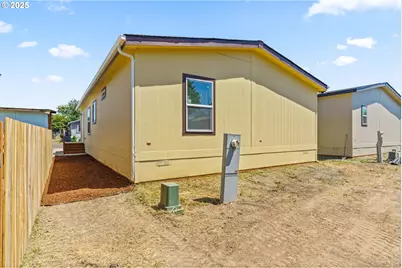 1025 S 6th St #83, Harrisburg, OR 97446 - Photo 24