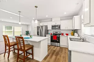 1025 S 6th St, Harrisburg, OR 97446 - Photo 10