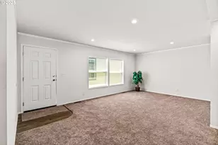 1025 S 6th St, Harrisburg, OR 97446 - Photo 4