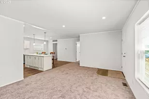 1025 S 6th St, Harrisburg, OR 97446 - Photo 6