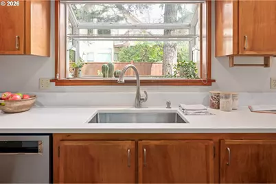 1642 E 43rd Ave, Eugene, OR 97405 - Photo 8