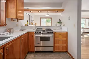 1642 E 43rd Ave, Eugene, OR 97405 - Photo 10