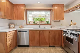 1642 E 43rd Ave, Eugene, OR 97405 - Photo 6