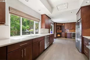 2330 SW Cactus Dr, Portland, OR 97205 - Photo 14