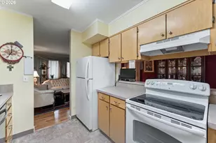 11341 SW Springwood Dr, Portland, OR 97223 - Photo 12