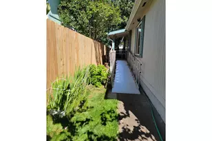 1301 Bramblewood Ln, Eugene, OR 97404 - Photo 2