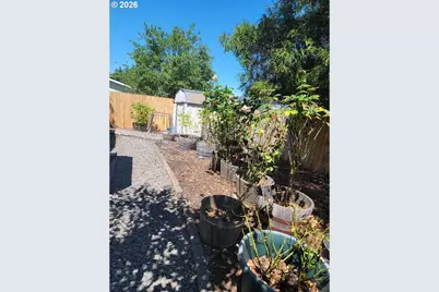 1301 Bramblewood Ln, Eugene, OR 97404 - Photo 10