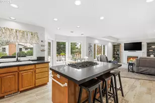 2652 SW Phyllis Dr, Gresham, OR 97080 - Photo 16