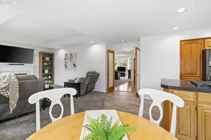 2652 SW Phyllis Dr, Gresham, OR 97080 - Photo 10