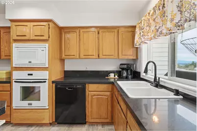 2652 SW Phyllis Dr, Gresham, OR 97080 - Photo 14