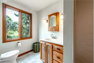 441 W D St, Springfield, OR 97477 - Photo 32