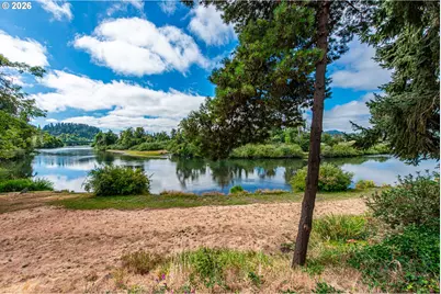 441 W D St, Springfield, OR 97477 - Photo 2