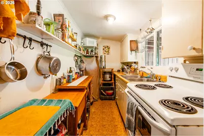 441 W D St, Springfield, OR 97477 - Photo 46