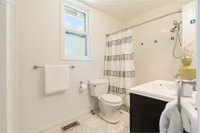 150 E Arlington St, Gladstone, OR 97027 - Photo 18
