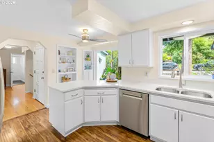 2130 SW Marigold St, Portland, OR 97219 - Photo 18