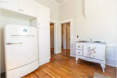 811 E 1st St, Newberg, OR 97132 - Photo 32