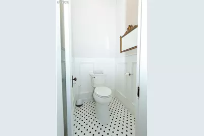 811 E 1st St, Newberg, OR 97132 - Photo 48