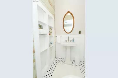 811 E 1st St, Newberg, OR 97132 - Photo 20