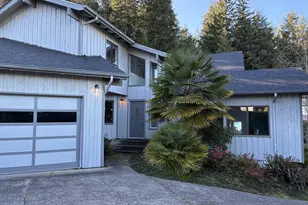 2225 Maine Ct, North Bend, OR 97459 - Photo 2