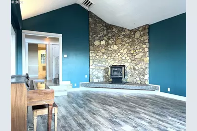 2225 Maine Ct, North Bend, OR 97459 - Photo 8