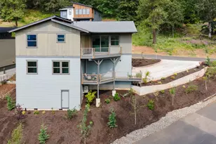 215 NW Sophie Ln, White Salmon, WA 98672 - Photo 4
