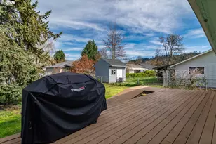 266 Sherwood Dr, Sutherlin, OR 97479 - Photo 40