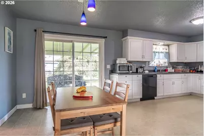 266 Sherwood Dr, Sutherlin, OR 97479 - Photo 14