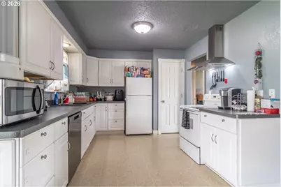 266 Sherwood Dr, Sutherlin, OR 97479 - Photo 26