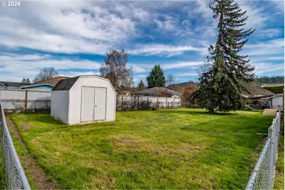 266 Sherwood Dr, Sutherlin, OR 97479 - Photo 6