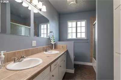 266 Sherwood Dr, Sutherlin, OR 97479 - Photo 32