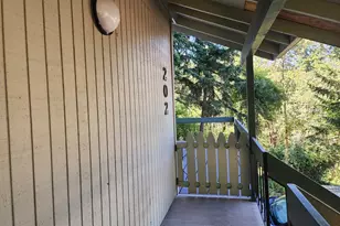 202 Foxtail Dr, Eugene, OR 97405 - Photo 4