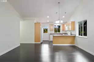 1748 Salmon River St NW, Salem, OR 97304 - Photo 10