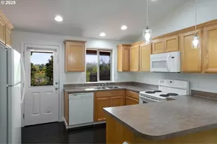 1748 Salmon River St NW, Salem, OR 97304 - Photo 12