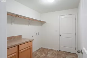 1748 Salmon River St NW, Salem, OR 97304 - Photo 16