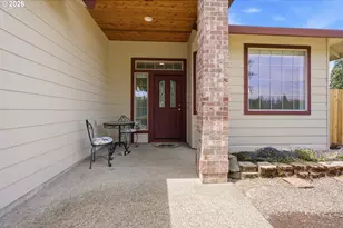 843 SE 43rd Ave, Hillsboro, OR 97123 - Photo 2