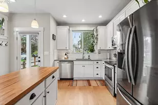 9212 N Polk Ave, Portland, OR 97203 - Photo 10