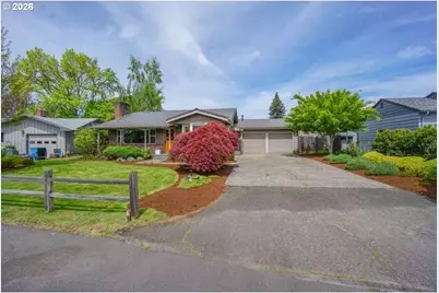 7008 NW Canyon Crest Loop, Vancouver, WA 98665 - Photo 2